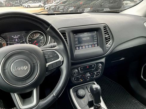 Used 2019 Jeep Compass Latitude w/ Cold Weather Group image 6