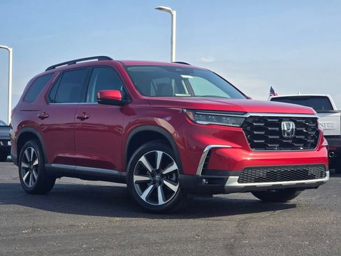 Certified 2025 Honda Pilot Touring image 1
