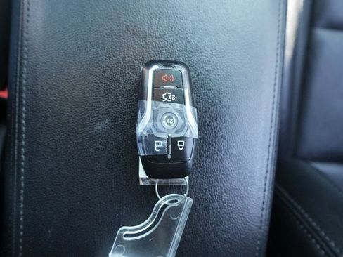Used 2017 Ford Explorer XLT w/ Equipment Group 202A AWD/4WD image 39