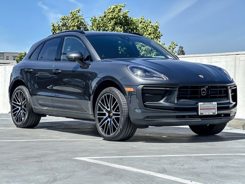 Used 2026 Porsche Macan AWD/4WD image 10