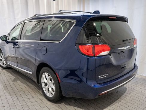 Used 2019 Chrysler Pacifica Touring-L Plus w/ Advanced Safetytec Group image 3