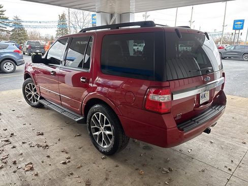 Used 2017 Ford Expedition XLT w/ Equipment Group 202A image 4