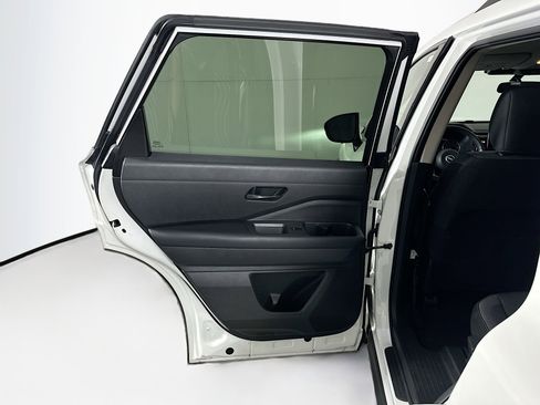 Used 2025 Nissan Pathfinder SV image 26