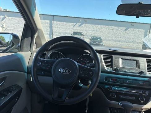 Used 2017 Kia Sedona LX FWD image 11