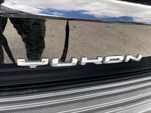 Used 2025 GMC Yukon XL Elevation w/ LPO, Yukon Black Package image 10