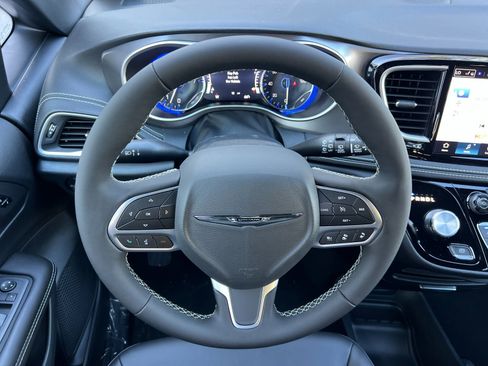 New 2026 Chrysler Pacifica Select image 14
