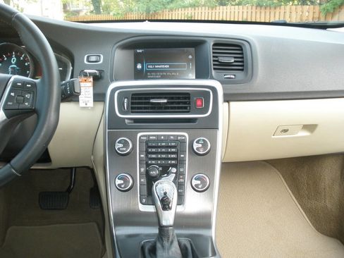 Used 2015 Volvo S60 T5 Premier image 29