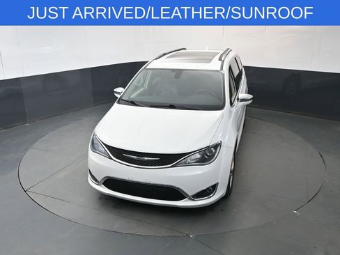 Used 2019 Chrysler Pacifica Limited FWD image 30