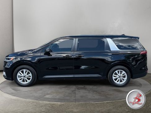 Used 2022 Kia Carnival LX FWD image 4