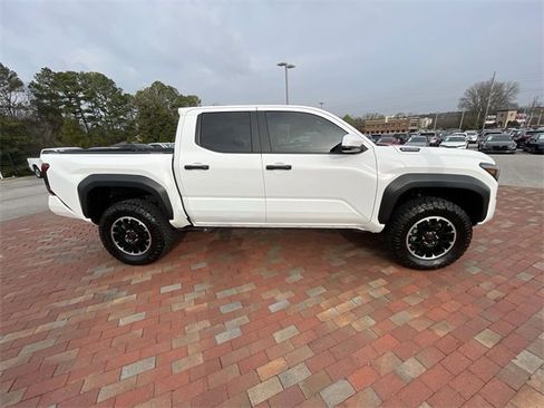 Used 2025 Toyota Tacoma TRD Off-Road image 37