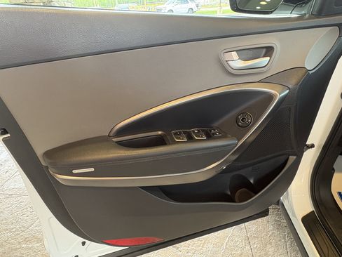 Used 2018 Hyundai Santa Fe Sport FWD image 19