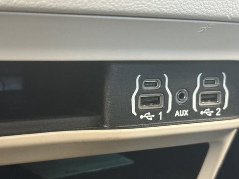 Used 2023 Chrysler Pacifica Touring-L FWD image 30