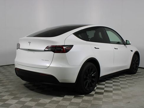 Used 2022 Tesla Model Y Long Range image 34