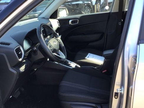 Used 2025 Hyundai Venue SEL FWD image 7