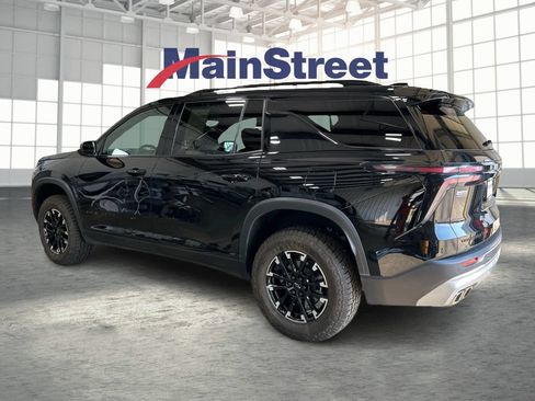 Used 2025 Chevrolet Traverse Z71 AWD/4WD image 3