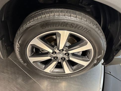 Used 2024 Honda Pilot Touring image 9