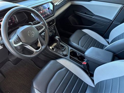 Used 2022 Volkswagen Taos SEL image 12