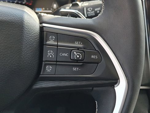 Used 2023 Jeep Grand Cherokee Altitude image 22