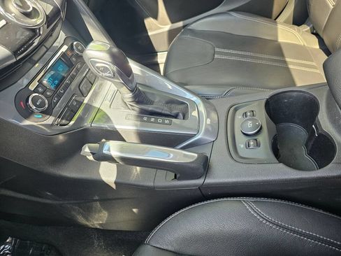 Used 2012 Ford Focus Titanium w/ Luxury Pkg FWD image 26