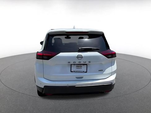 Used 2025 Nissan Rogue SV AWD/4WD image 12