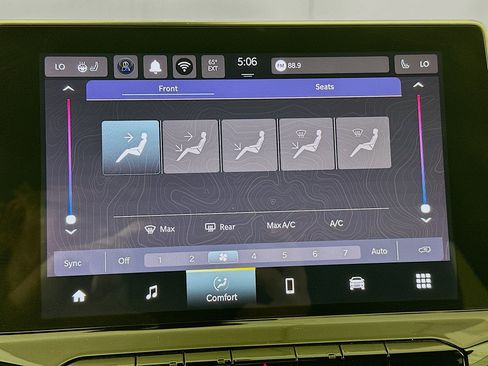 Used 2025 Jeep Compass Limited image 23