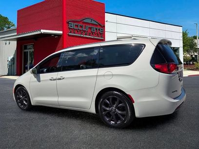 Used 2020 Chrysler Pacifica Touring-L w/ S Appearance Package