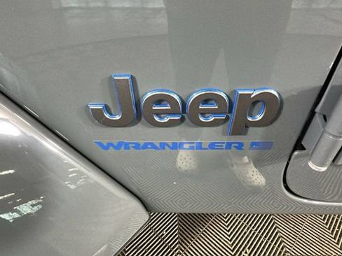 Used 2024 Jeep Wrangler Unlimited w/ Convenience Group AWD/4WD image 9
