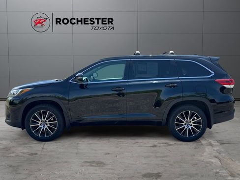 Used 2017 Toyota Highlander SE AWD/4WD image 2