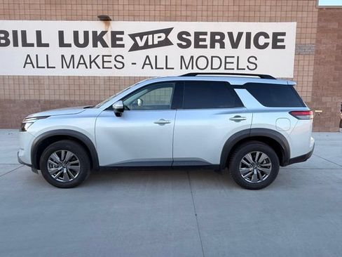 Used 2025 Nissan Pathfinder SV FWD image 10