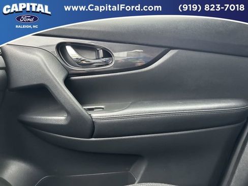 Used 2018 Nissan Rogue S image 23