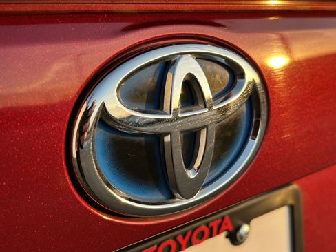 Certified 2022 Toyota RAV4 XLE Premium image 7