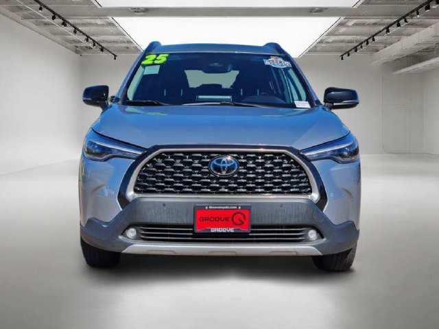 Used 2025 Toyota Corolla Cross XLE FWD image 9