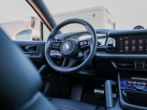 New 2025 Porsche Cayenne Turbo image 25