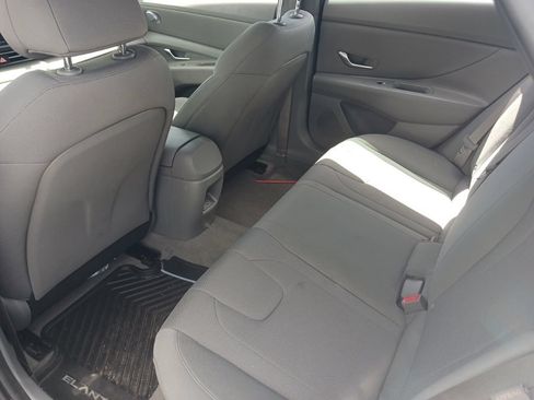 Used 2025 Hyundai Elantra SE FWD image 13