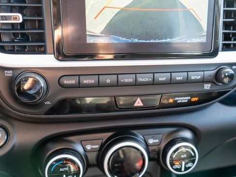 Used 2022 Hyundai Venue Limited image 26