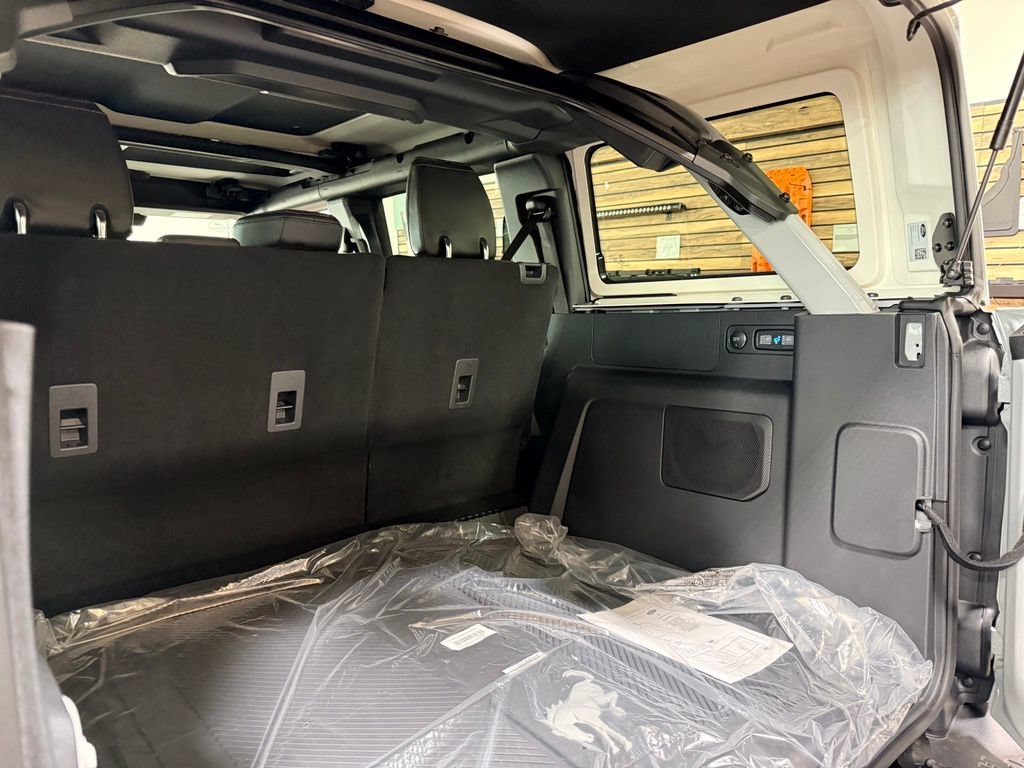New 2026 Ford Bronco Raptor w/ Interior Carbon Fiber Pack AWD/4WD image 28