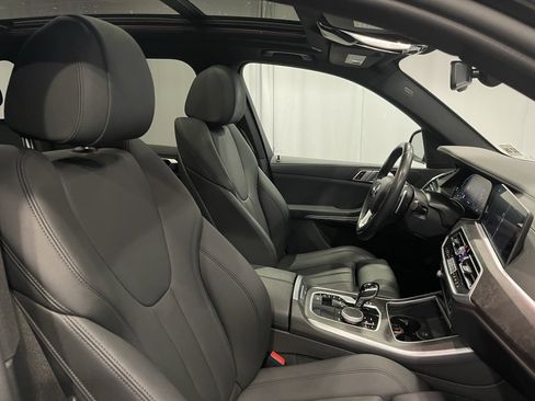 Used 2022 BMW X5 xDrive40i w/ Climate Comfort Package image 16
