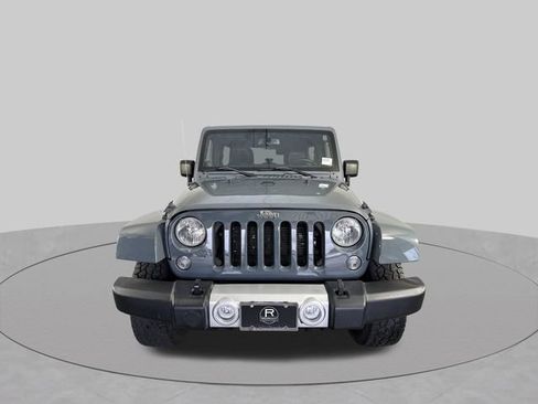 Used 2014 Jeep Wrangler Unlimited Sahara w/ Dual Top Group AWD/4WD image 23