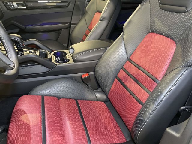 Certified 2023 Porsche Cayenne Turbo GT AWD/4WD image 5