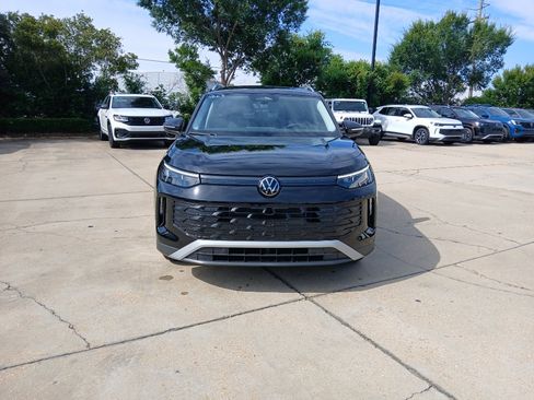 New 2026 Volkswagen Tiguan SE FWD image 2