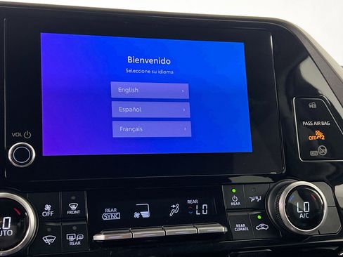 Used 2024 Toyota Highlander LE AWD/4WD image 28