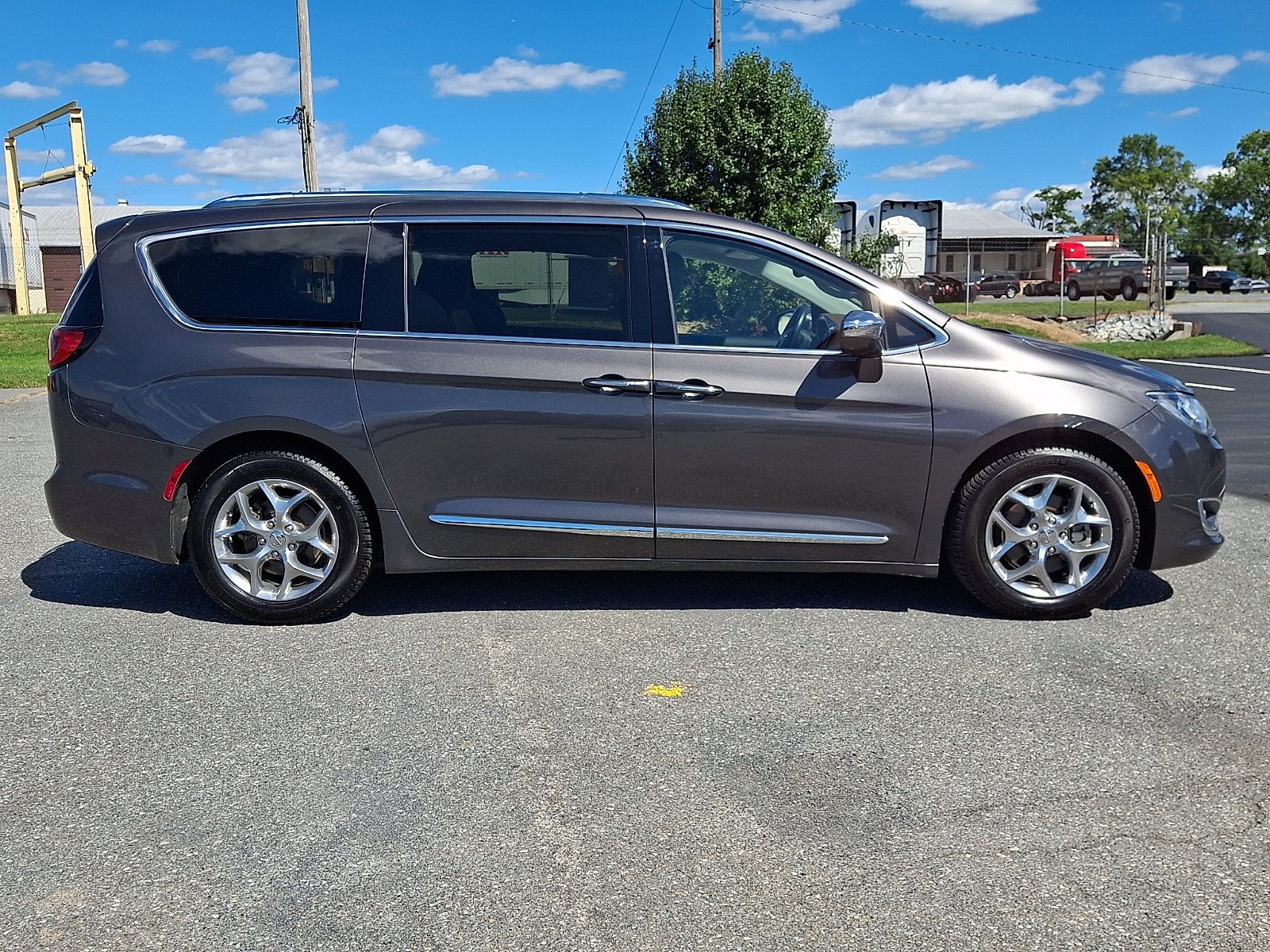 Used 2018 Chrysler Pacifica Limited FWD image 7