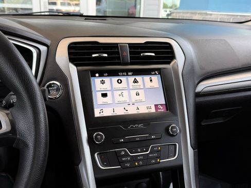 Used 2019 Ford Fusion SE FWD image 32