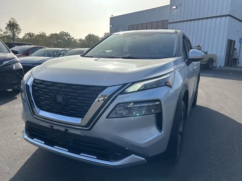 Used 2023 Nissan Rogue SV image 5