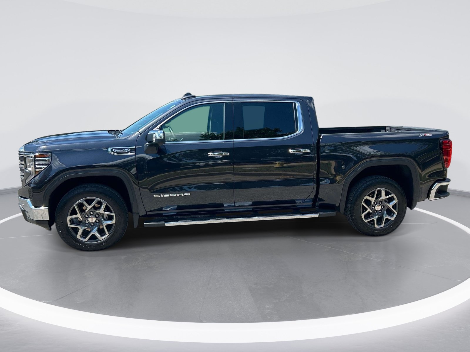 Used 2024 GMC Sierra 1500 SLT w/ SLT Premium Plus Package AWD/4WD image 6