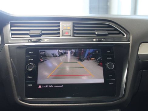 Used 2024 Volkswagen Tiguan SE R-Line AWD/4WD image 16