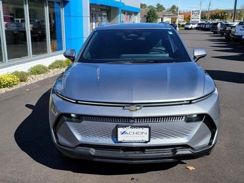 New 2026 Chevrolet Equinox EV LT image 2