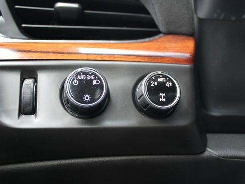 Used 2015 Cadillac Escalade Luxury AWD/4WD image 24