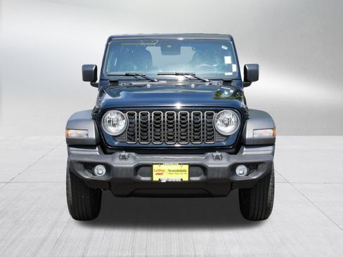 Used 2025 Jeep Wrangler Unlimited Sport AWD/4WD image 2