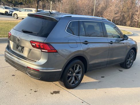 Certified 2022 Volkswagen Tiguan SE image 10